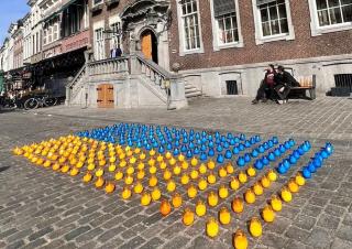 vlag in kaarsen van Oekraine