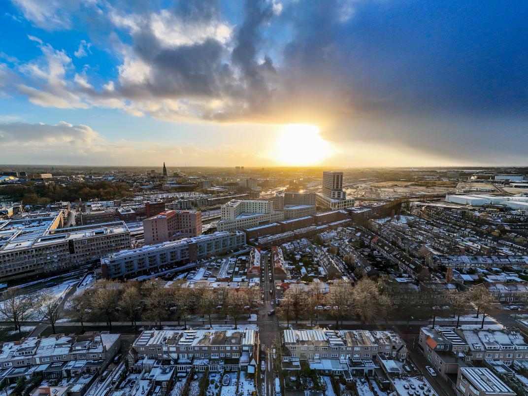 5TRACKS luchtfoto ondergaande zon