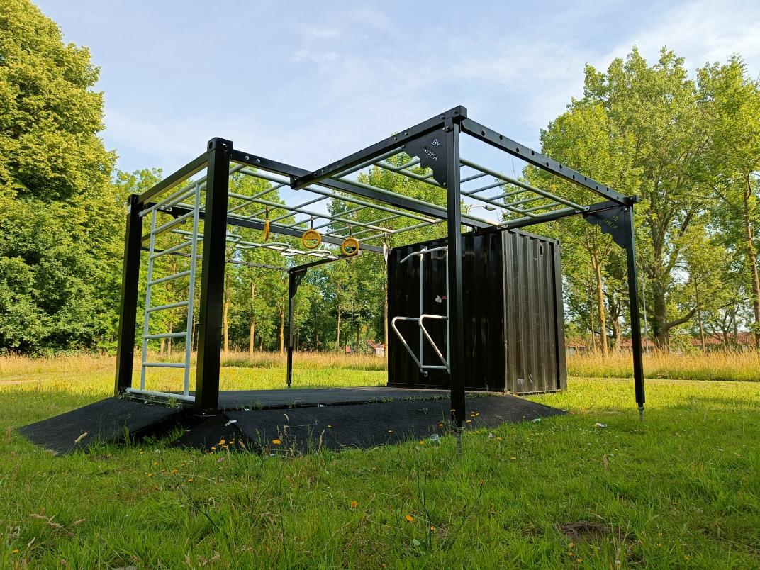Buiten sporten met de sportcontrainer