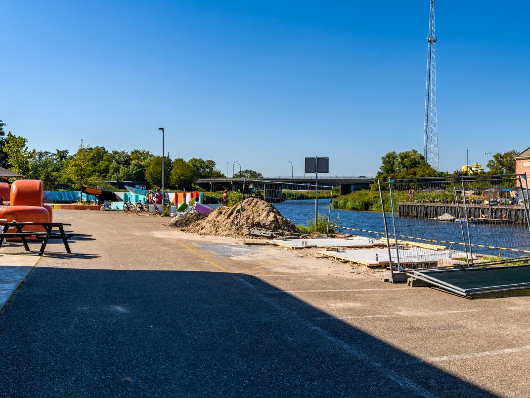 einde veilingkade richting de ingang Belcrum Beach