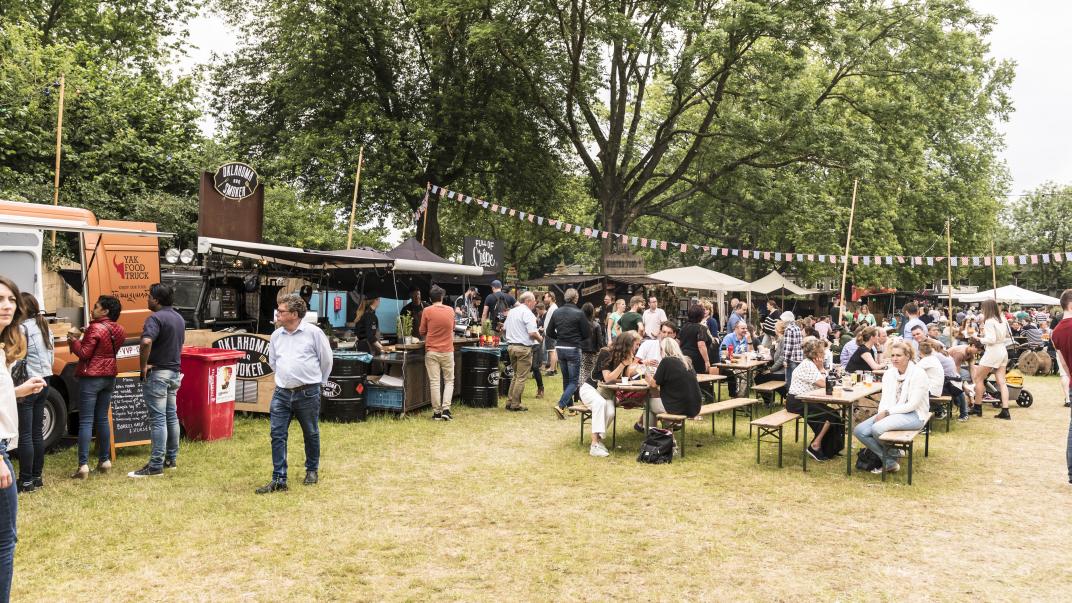 Mensen op een evenement