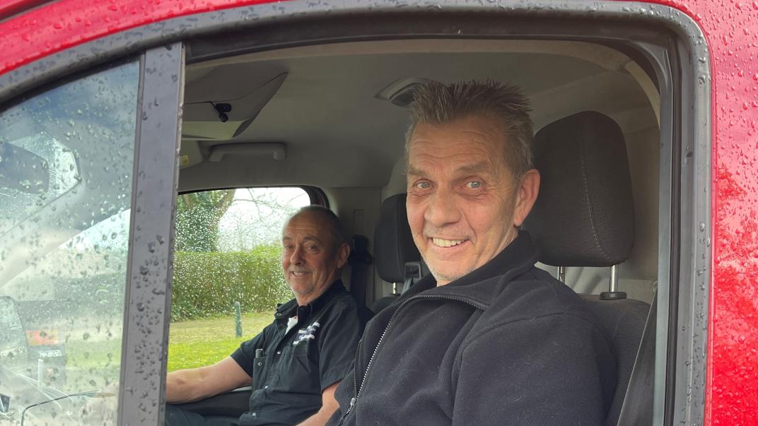Johan en Dré op weg naar een melding 